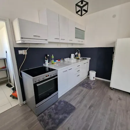 Daire Black & White Modern *