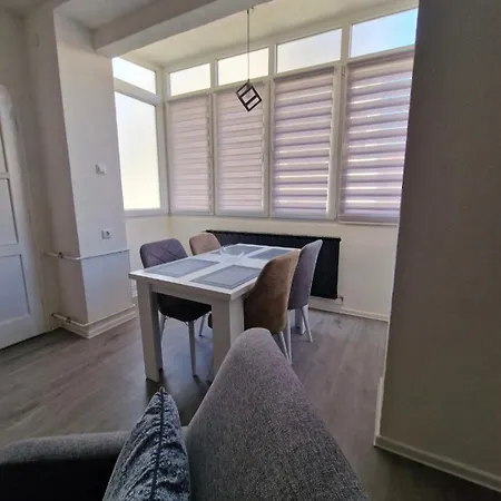 Black & White Modern Tuzla